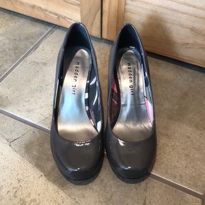 Grey patent pumps